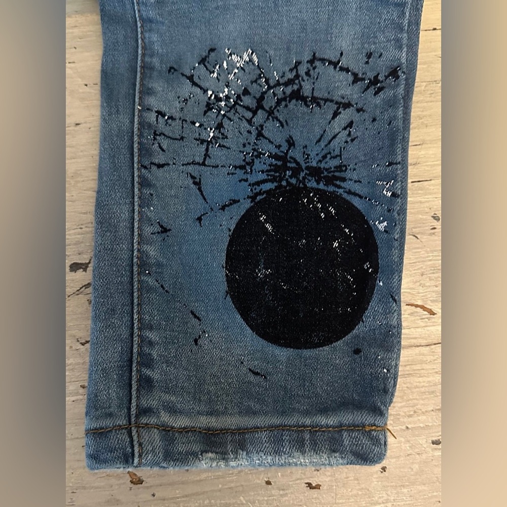 THRT‎ Jeans Graphic Design Ripped Knee Good Condition - Picture 6 of 12